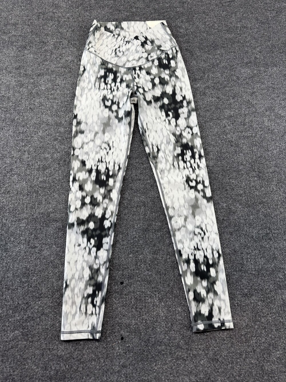 OFFLINE By Aerie Leggings Womens Small Gray Ikat High Rise 7/8 Yoga Gym Pants